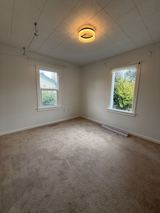 Building Photo - Well-Maintained 3-Bedroom Home in Prime Everett Location