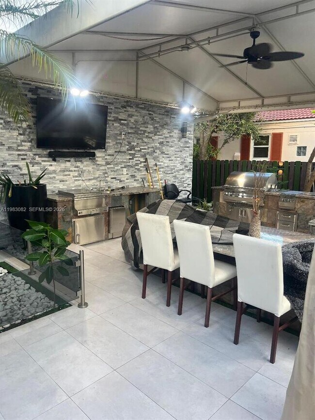 Building Photo - 1430 Polk St