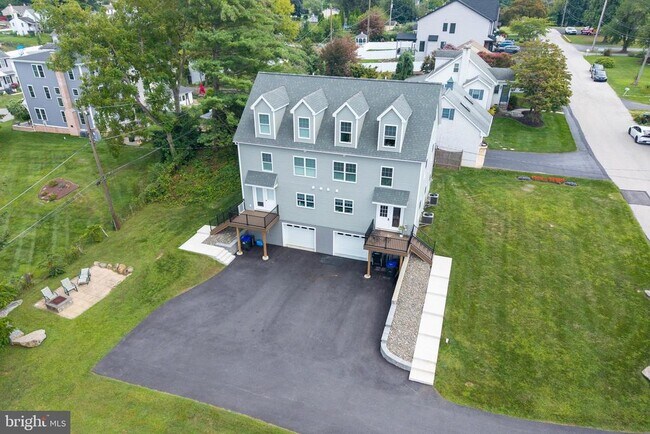 Building Photo - 209 Namar Ave