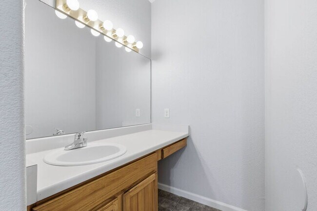 Building Photo - 17281 E Ford Dr