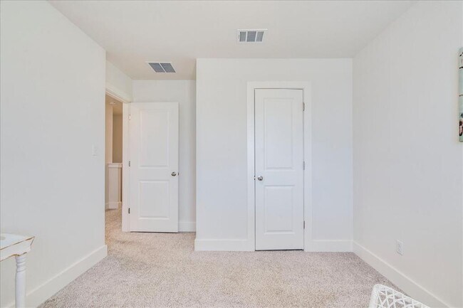 Building Photo - 439 White Steppe Way