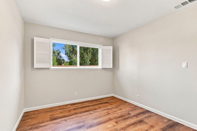 Building Photo - 14370 Oka Ln