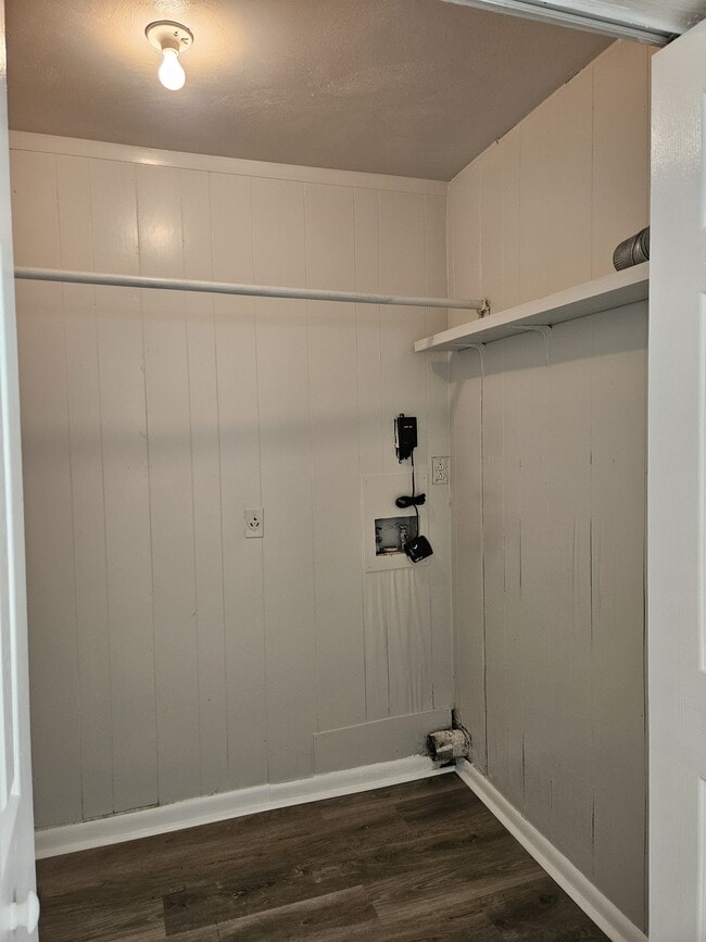 Building Photo - 723 Atterbury Ct