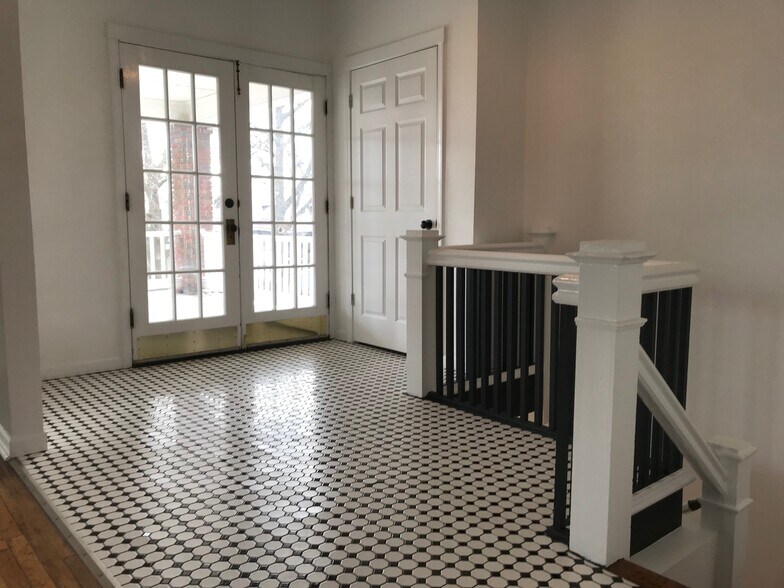 Building Photo - 801 S 4th St