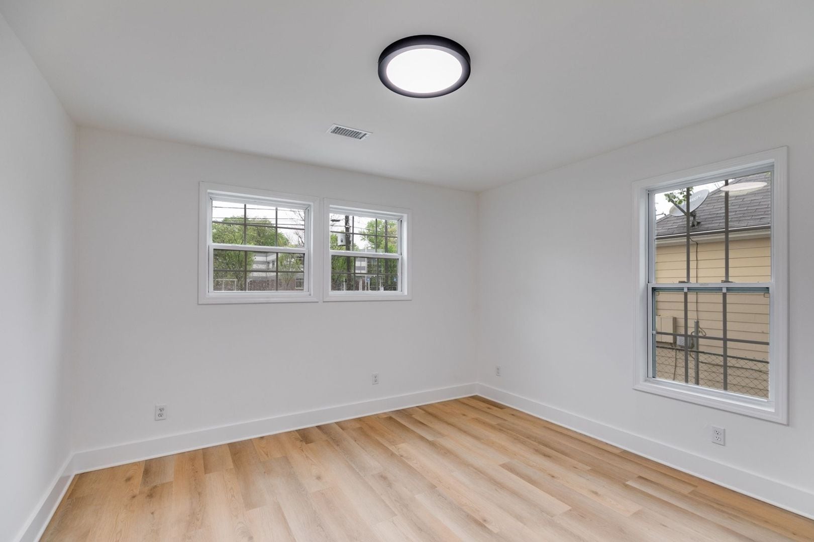 Building Photo - 926 Welch St SW