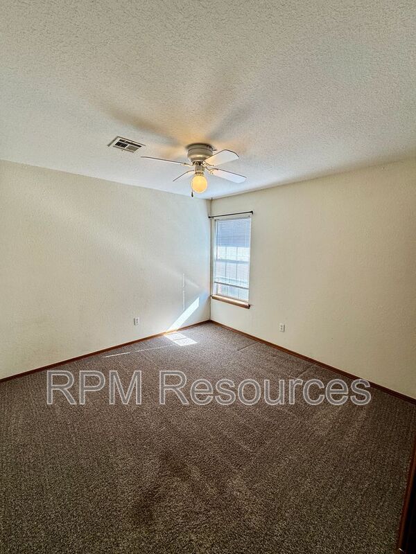 Building Photo - 2129 Harbor Dr