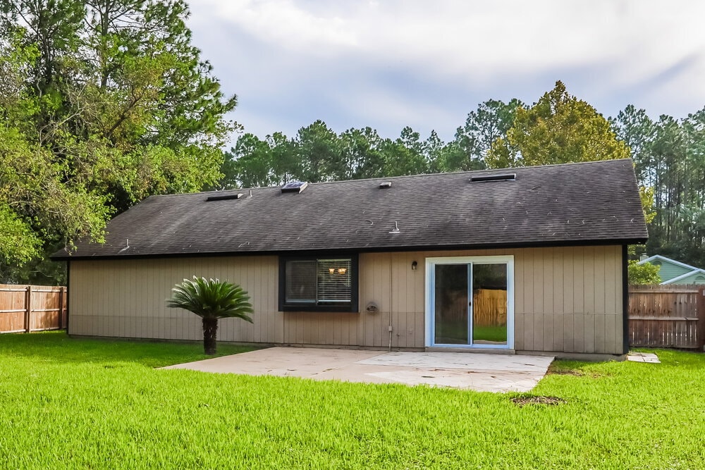 Building Photo - 1752 St Ives Dr