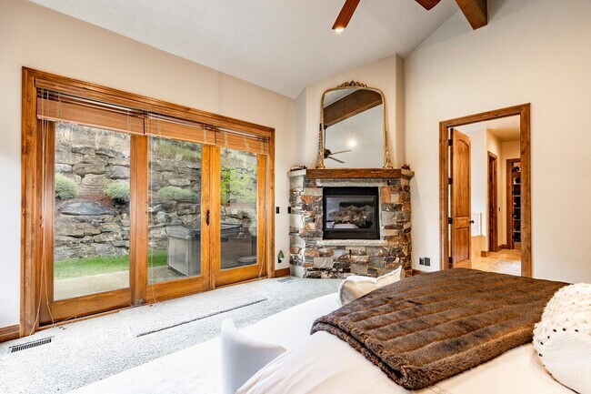 Building Photo - Magnificent Mountain Living in Jeremy Ranch
