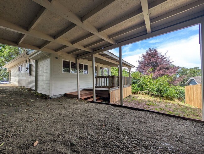 Building Photo - Great 3 bed/1bath home in Springfield!