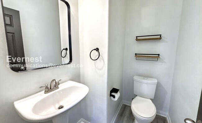 Building Photo - PROMO: Get $500 OFF the first month’s rent when you sign the lease today! / 4 Bed/2.5 Bath Home w...