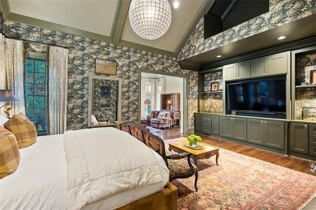 Building Photo - 5000 Long Island Dr