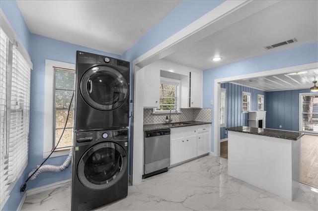 Building Photo - 301 Isbell Rd