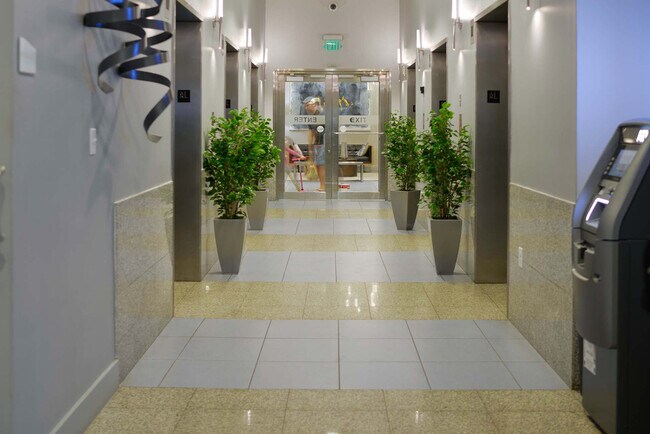 Building Photo - 1 SE 12th St