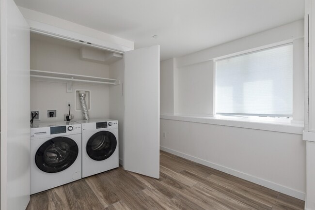 Building Photo - Newly Renovated 1 Bedroom Apartment in Hea...