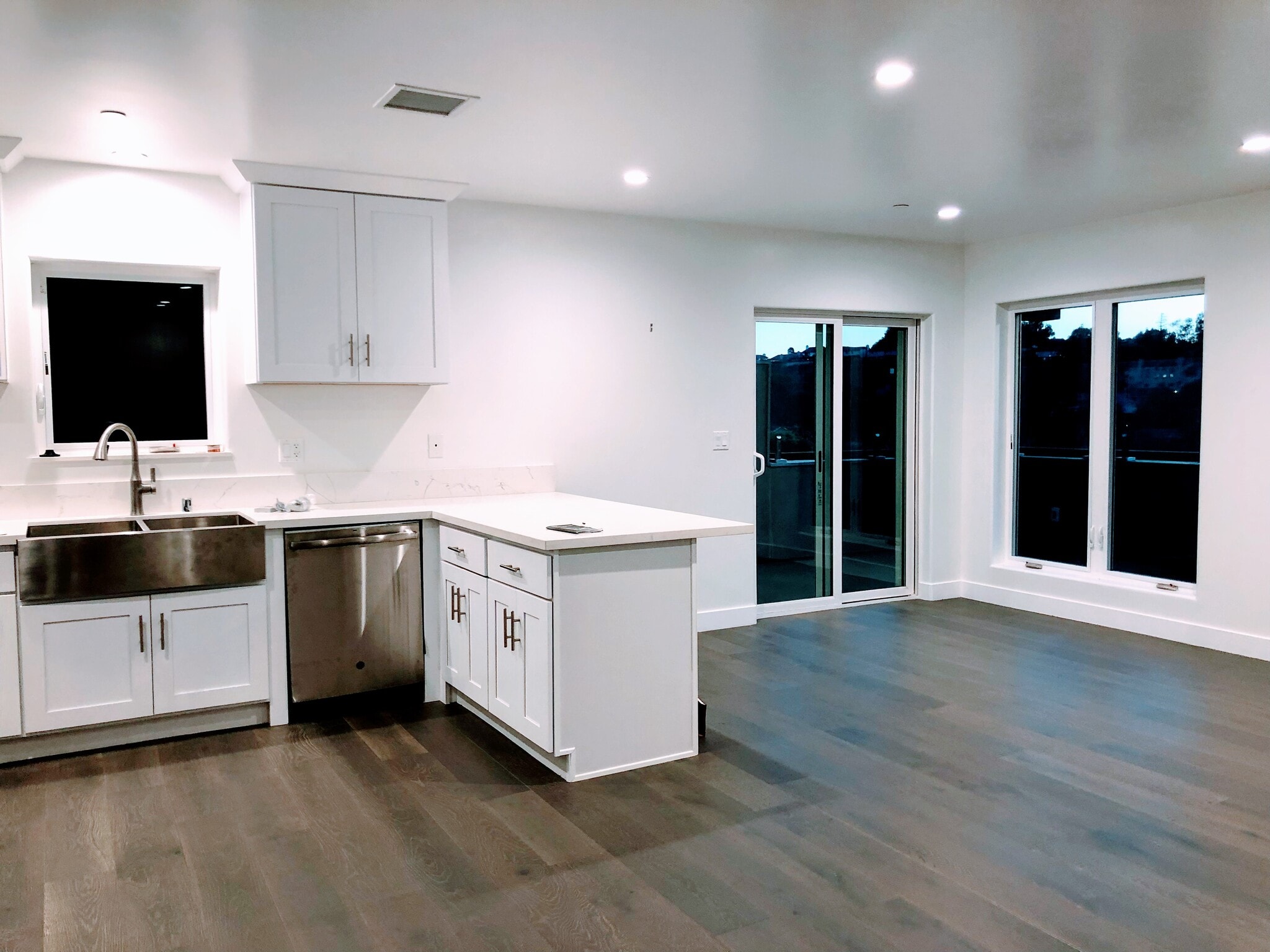 Large great room. - 2154 Fargo St