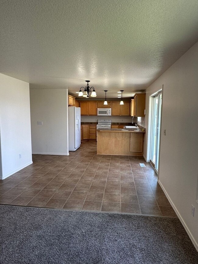 Building Photo - Spacious 4 Bedroom, 3 Bath Home with Fence...