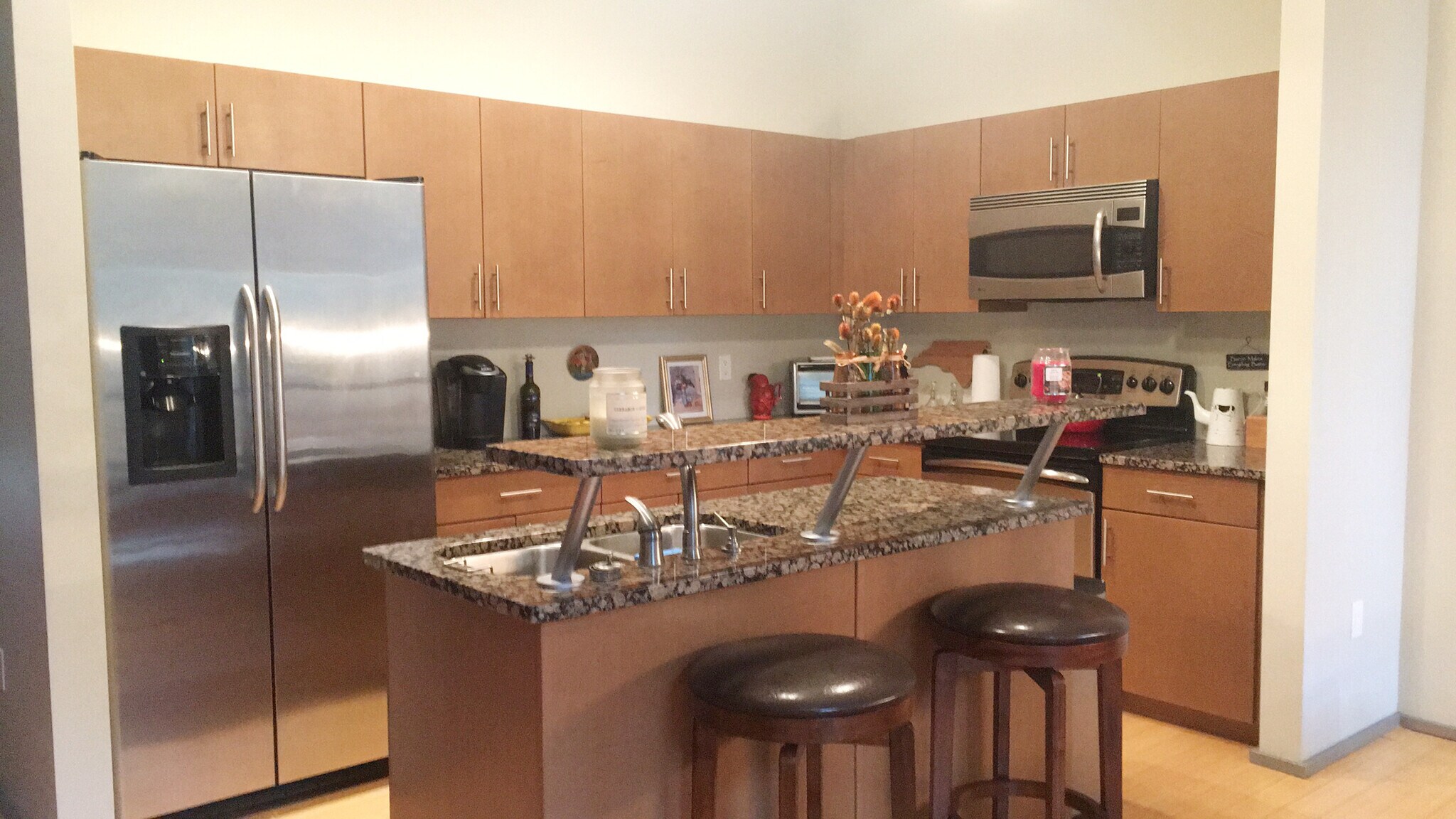 Granite counter tops and stainless steel appliances. - 2074 Euclid Ave