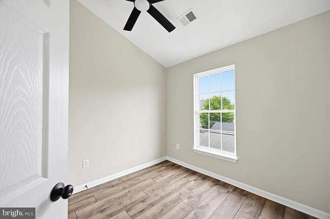 Building Photo - 3706 Singleton Terrace