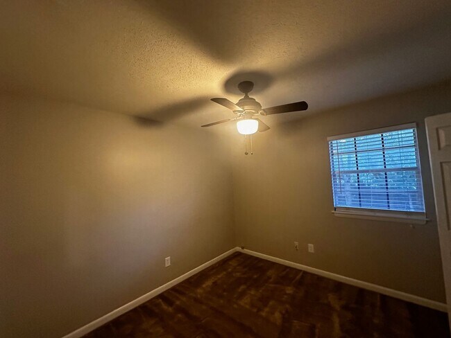Building Photo - 263 N Villas Ct
