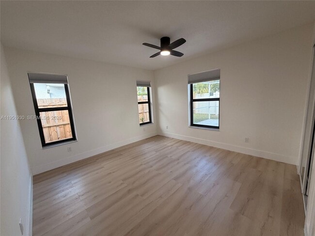 Building Photo - 1462 SW 25th Ave