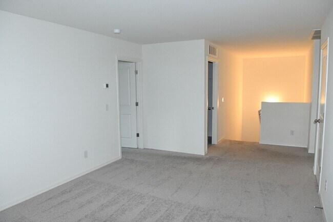 Building Photo - One Year Old 5 Br+Loft 3 Ba 2 Car Garage Home Near Loop 202 and Elliot in Phoenix