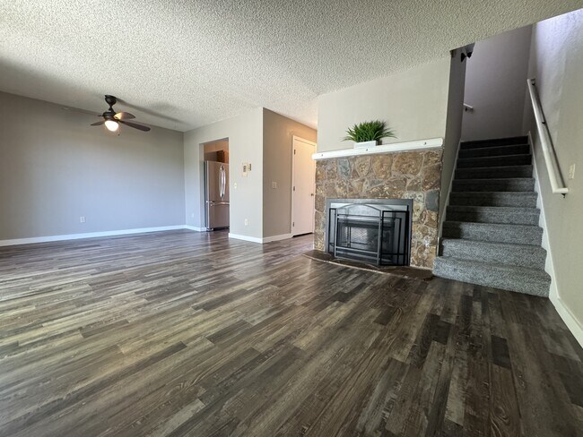 Building Photo - 3285 Canyon Dr