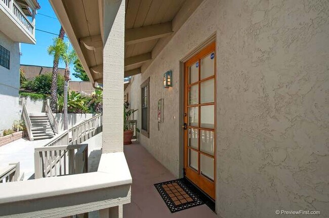 Front Entry w/Porch - 3985 Hortensia St