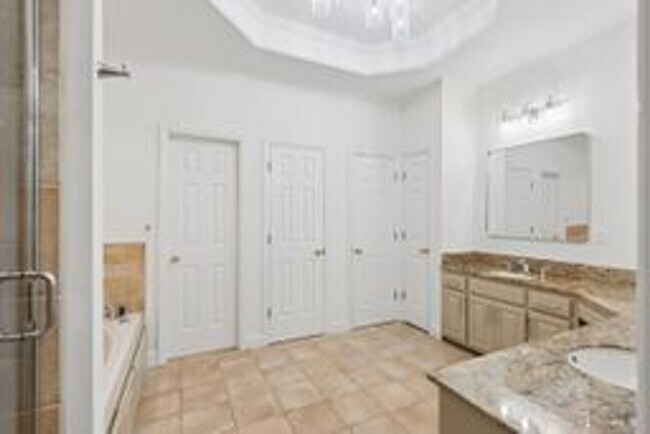 Building Photo - Beautiful Brentwood Home with Inground Pool on Quiet Cul-de-Sac