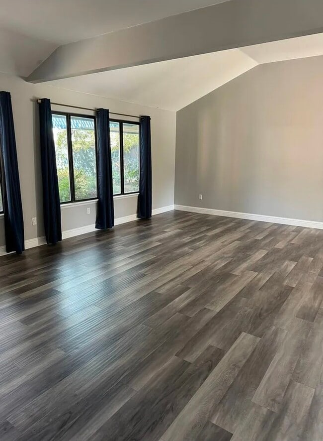 Building Photo - 3005 Summer Creek Ct