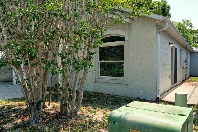 Building Photo - 551 Carambola Ave