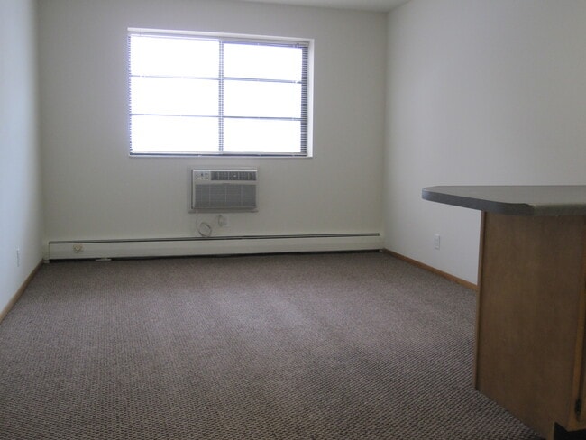 Building Photo - 511 W Doty St