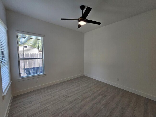 Building Photo - 25939 Lantern Ln