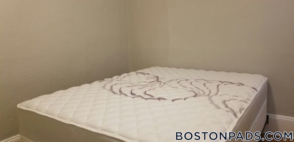 Building Photo - 463 Park Dr