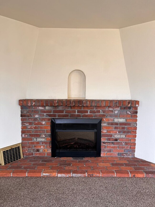 Building Photo - e2607