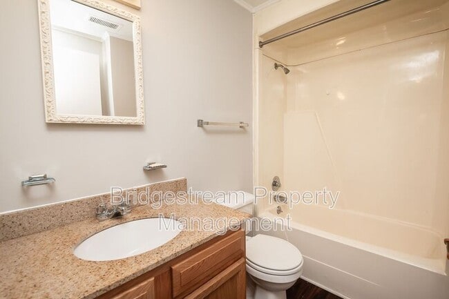 Building Photo - 834 Randler Ave