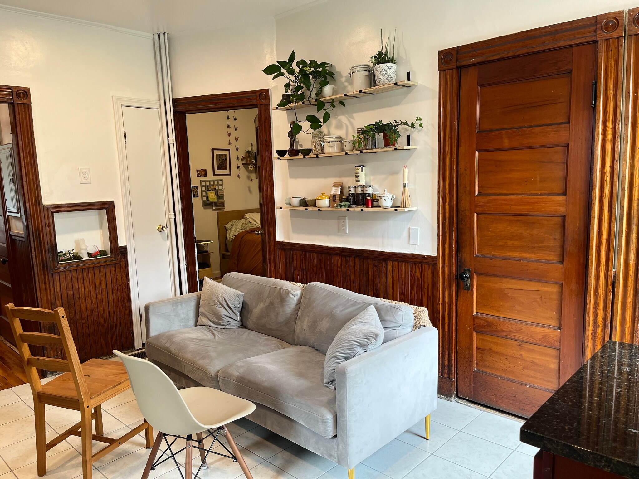 Eat-in kitchen from count view - 17 Hardwick St