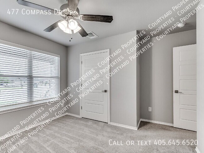 Building Photo - 477 Compass Dr