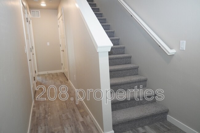 Building Photo - 431 2nd Ave N
