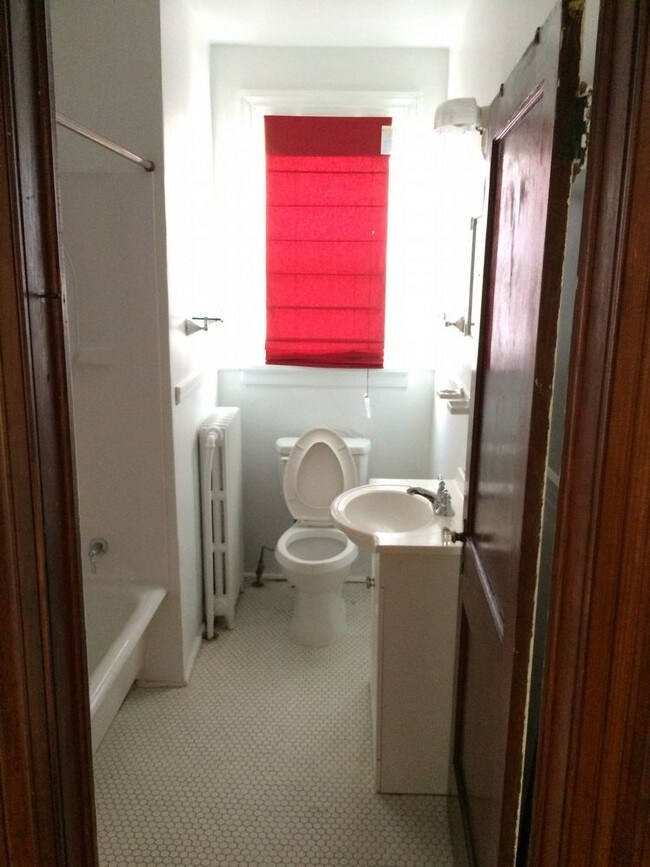 Building Photo - 2806 Hawthorne Ave