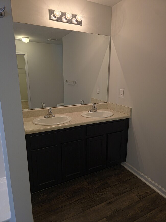 Building Photo - 129 Maple Tree Ln