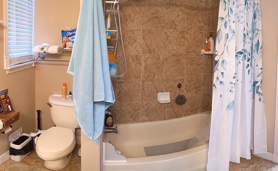 Tub/Bath - 3718 Powers Ridge Ct