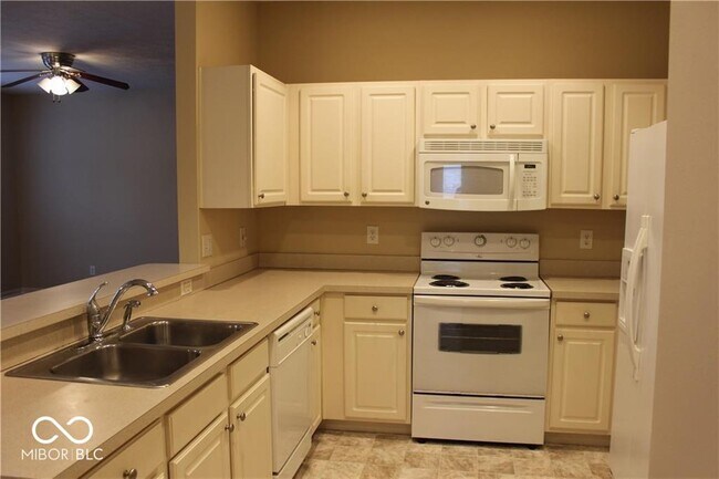 Building Photo - 13370 White Granite Dr