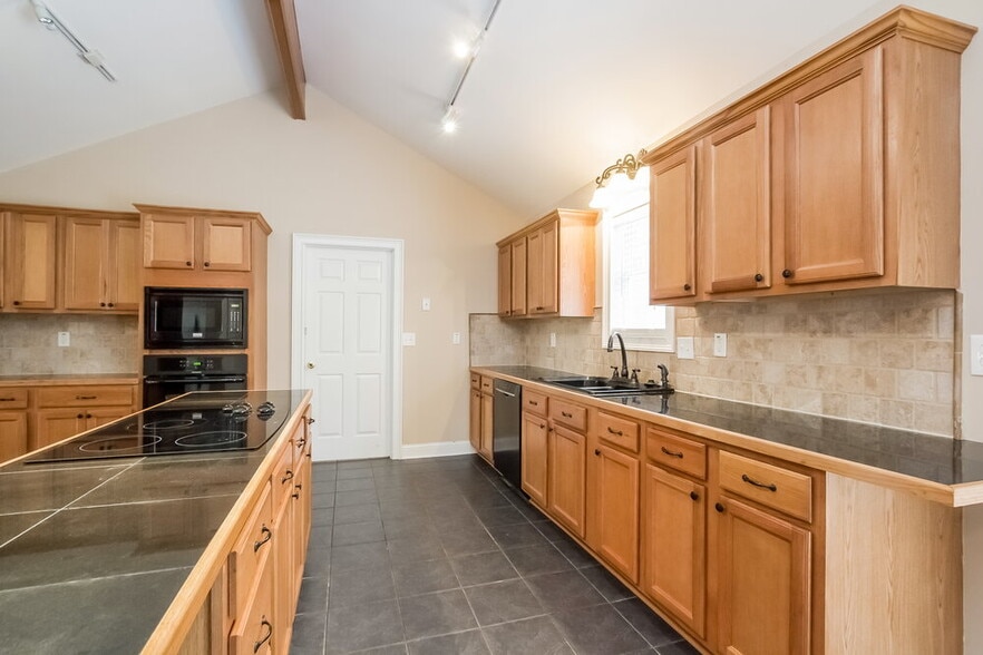 Building Photo - 3885 Dollar Cir