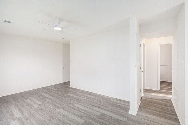 Building Photo - Beautiful 2-bedroom in the heart of Raymore!
