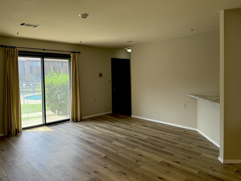 Building Photo - 9028 N Park Plaza Ct