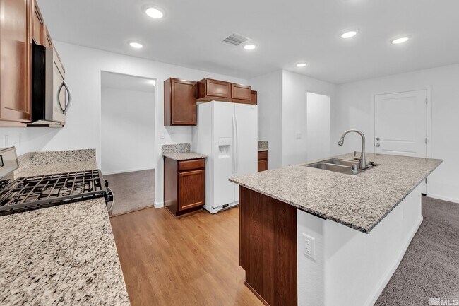 Building Photo - 698 Valmy Dr