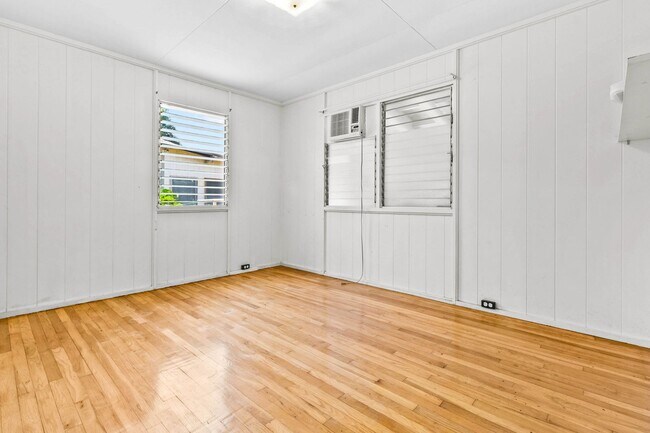 Building Photo - Charming 3 bedroom, 1 bath home with large...