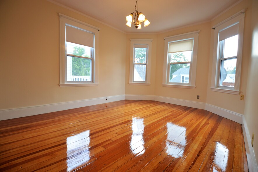 Building Photo - 39 Montfern Ave