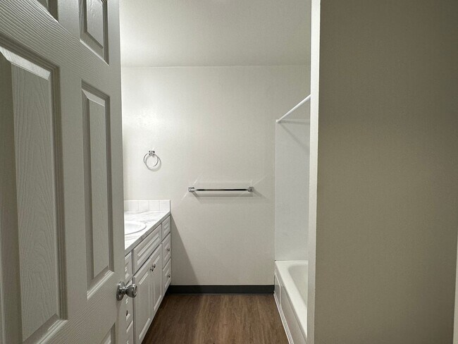 Building Photo - Your Newly Updated 3 Bed, 1 Bath Move-In Ready Home!