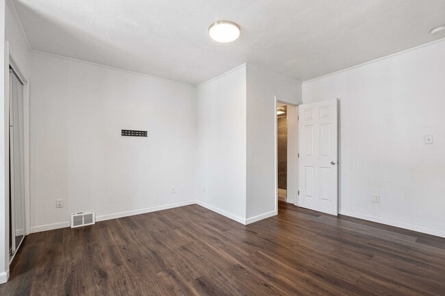 Building Photo - Totally Updated 3 bed, 3 bath, AMAZING loc...